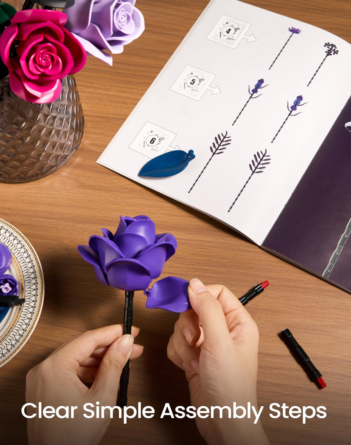 iATOM Adjustable stems and removable petals enable flexible, customized displays
