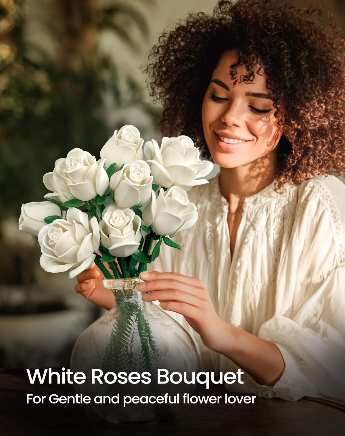 iATOM White Rose Bouquet Building Set frosted-petals detail enhances color fidelity.