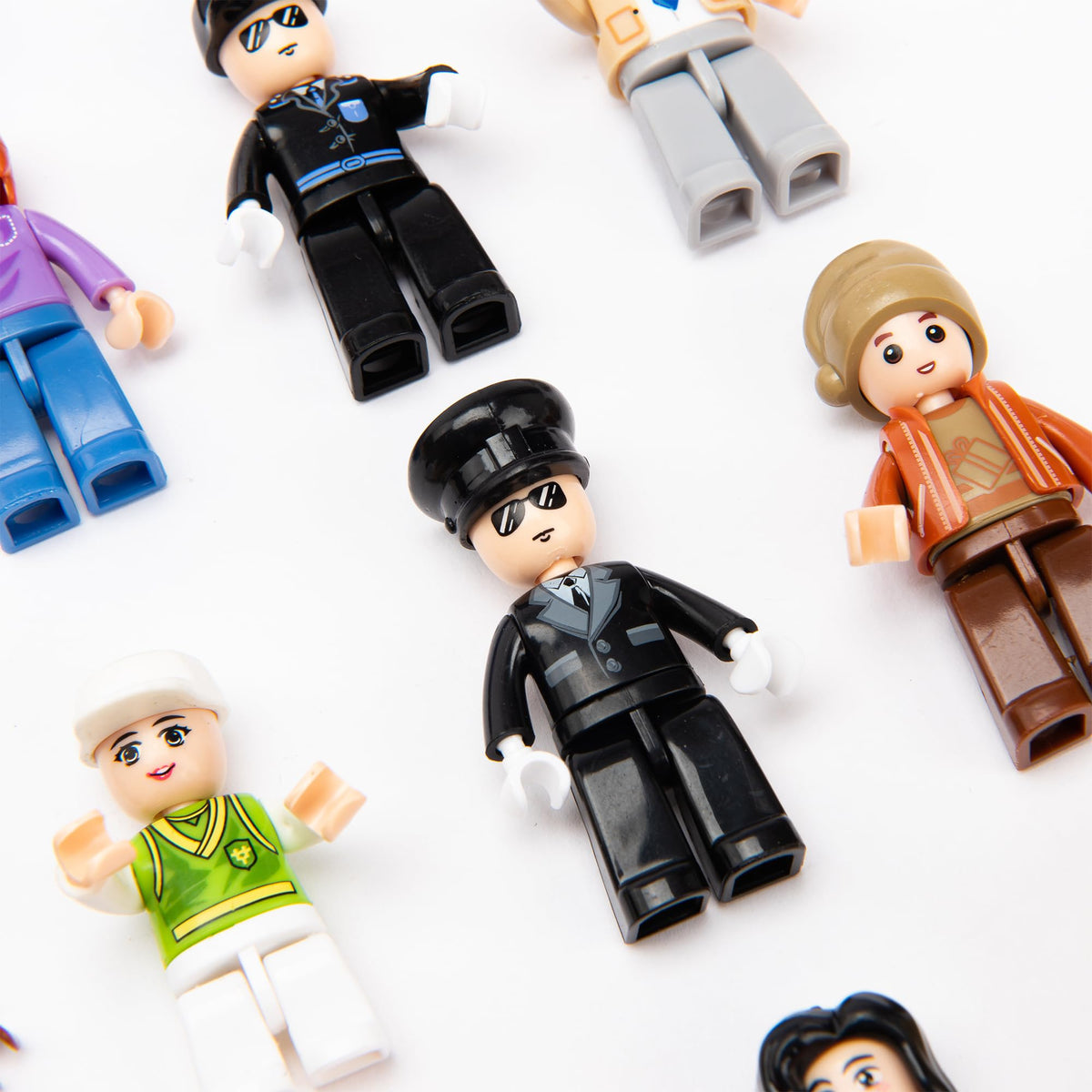 IcyHit mini-figures ideal for DIY builds and expanding imaginative worlds.