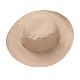 IDOPIP safari hat provides shade and completes the outfit.