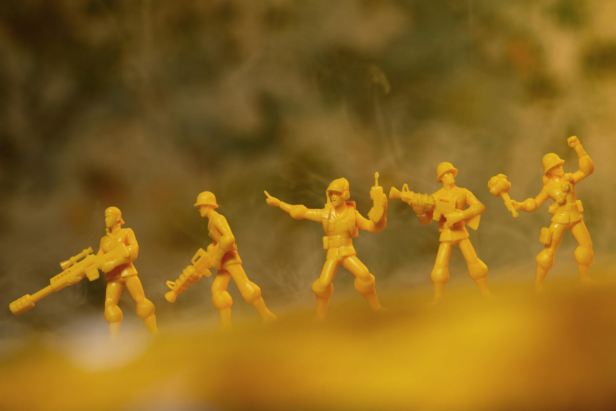 IELLO Little Soldiers King of the Hill scenario in action.