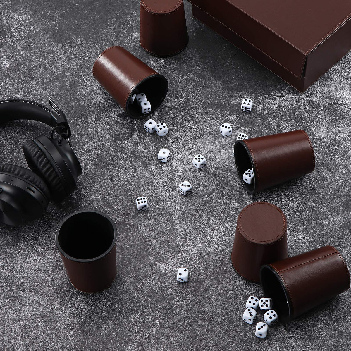 ImnBest felt-lined interior provides smooth, quiet dice rolling.