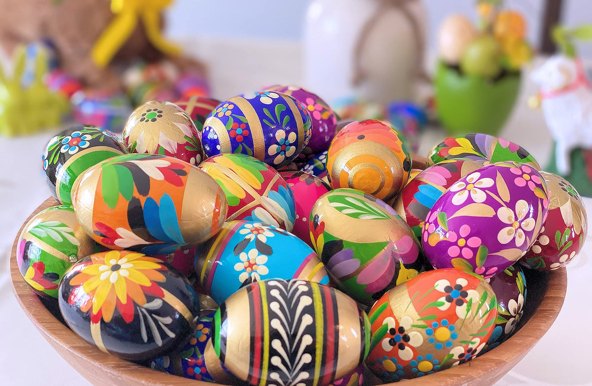 Importer AM Pisanki handmade in Poland reflects authentic craftsmanship.