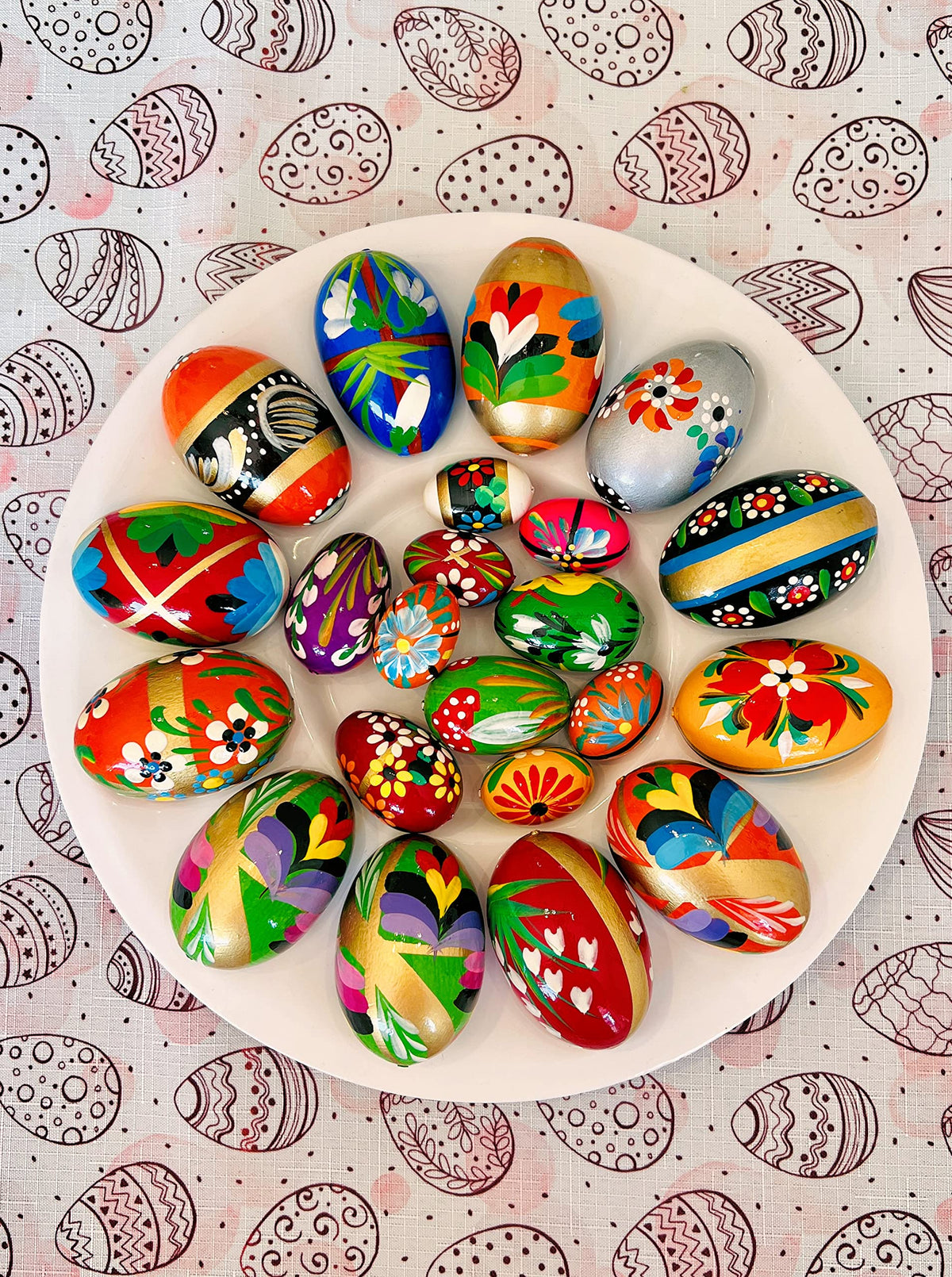 Importer AM Pisanki decorative eggs suitable for bowls and centerpieces.