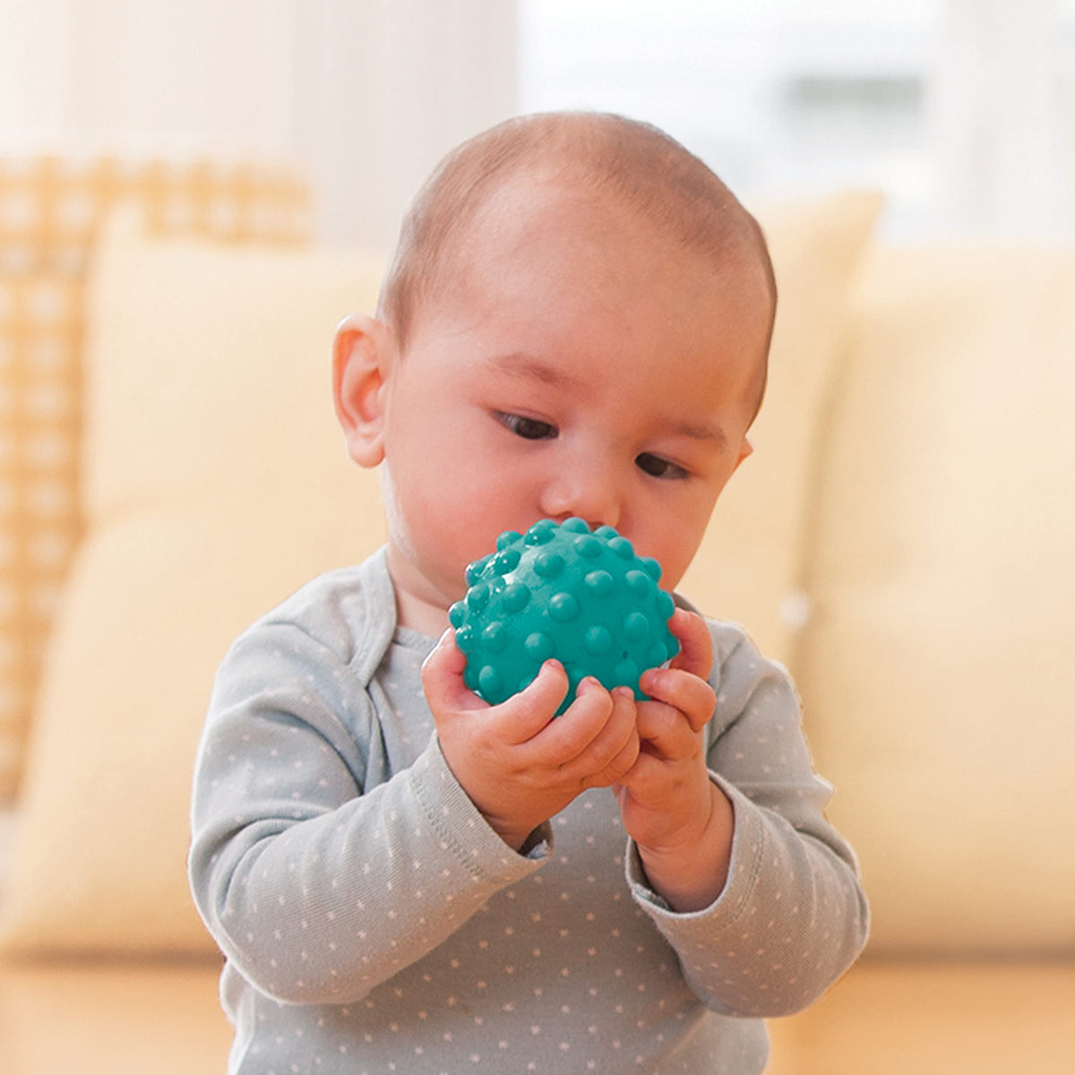 Gift-ready Infantino packaging for the Textured Multi Ball Set.