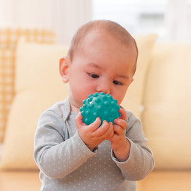 Gift-ready Infantino packaging for the Textured Multi Ball Set.
