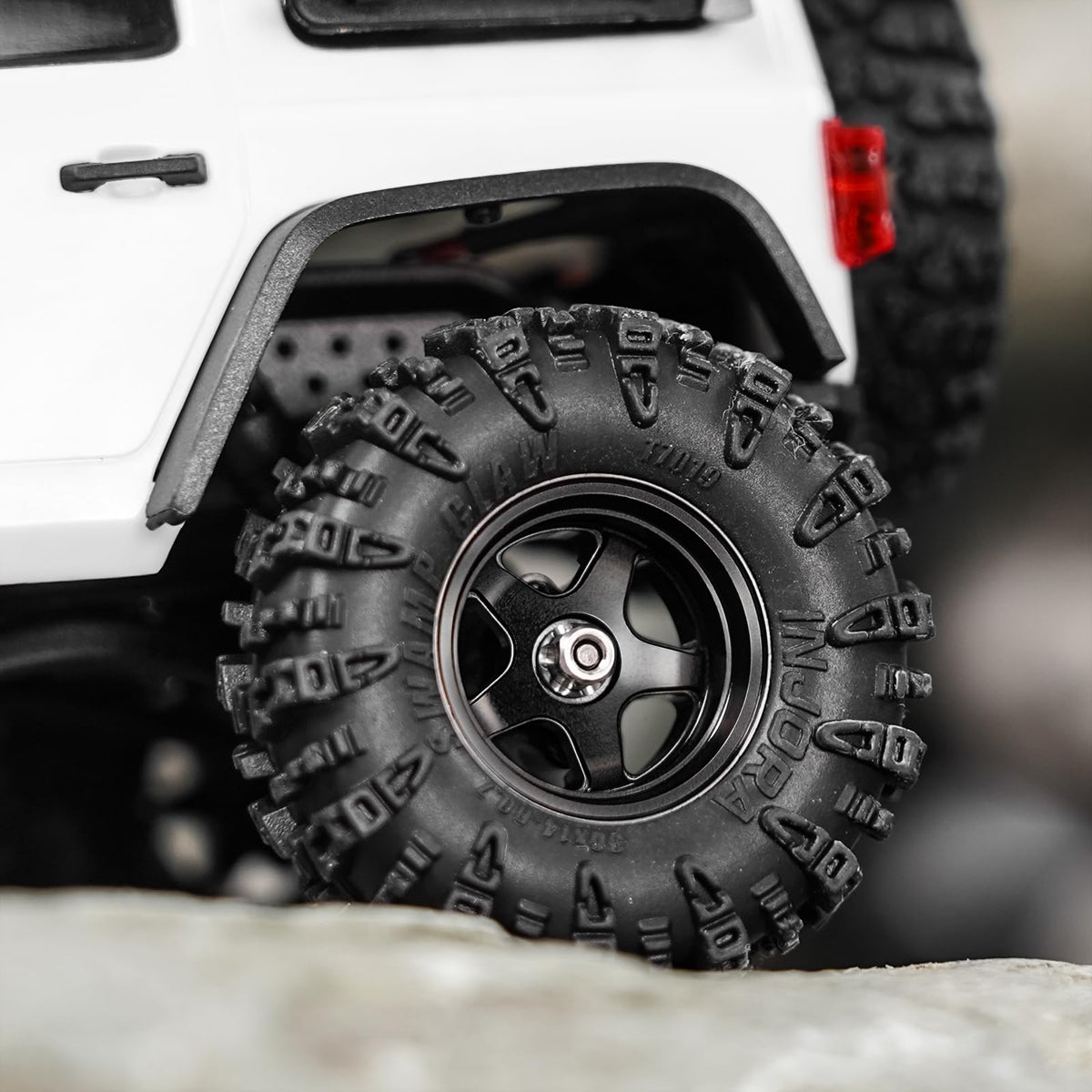 INJORA wheels in packaging highlight compact weight and ready-to-fit set for SCX30.