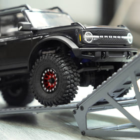 INJORA beadlock tires illustrate tool-free installation for fast swaps