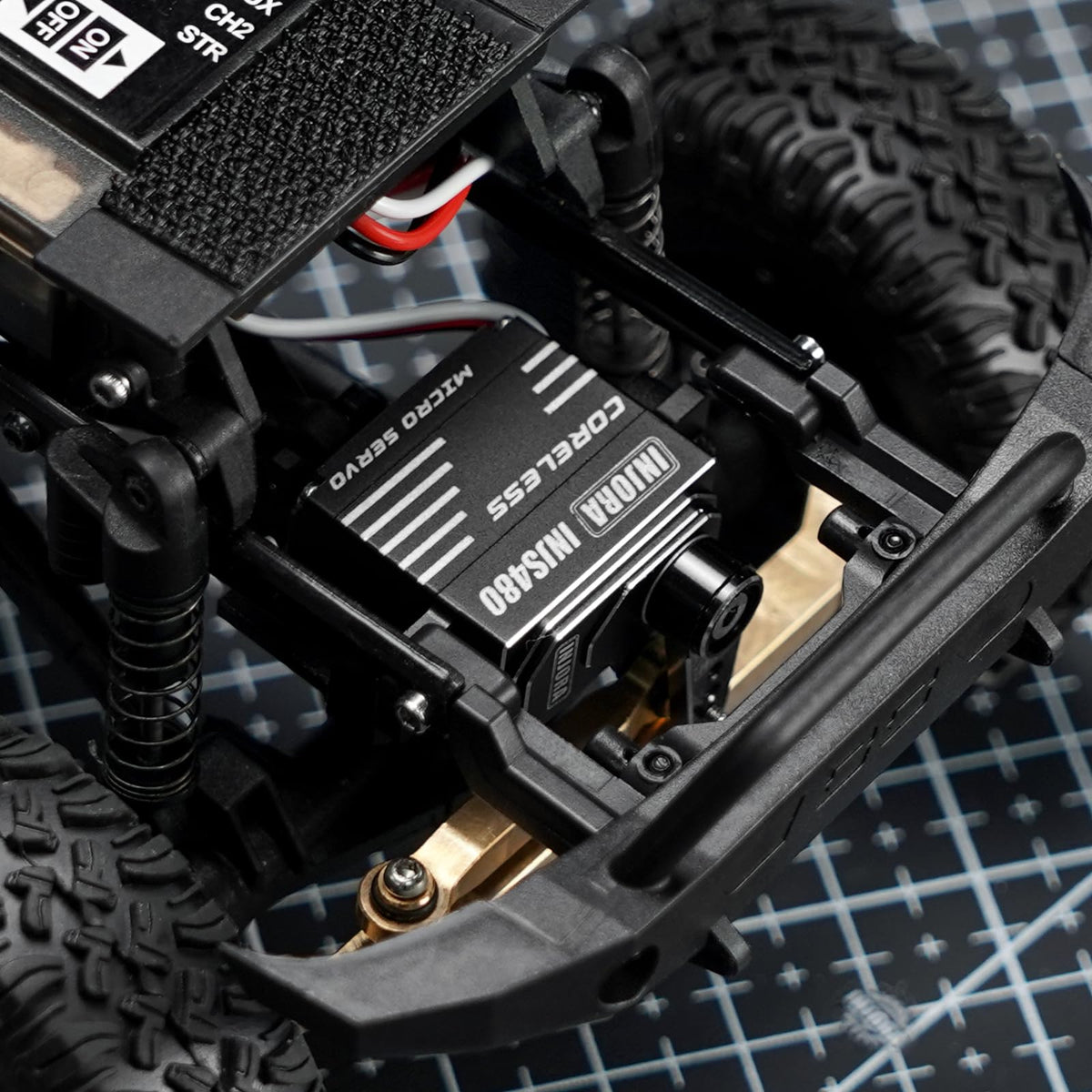 INJORA INJS480 weighs 9.8 g for balanced, responsive handling