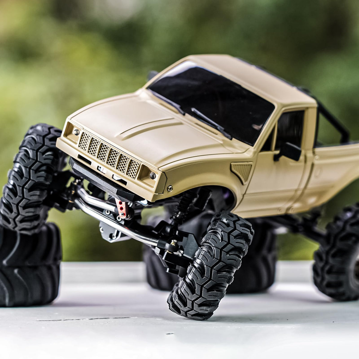 INJORA IR60-24 compact weight and size fit 1/24 builds smoothly.