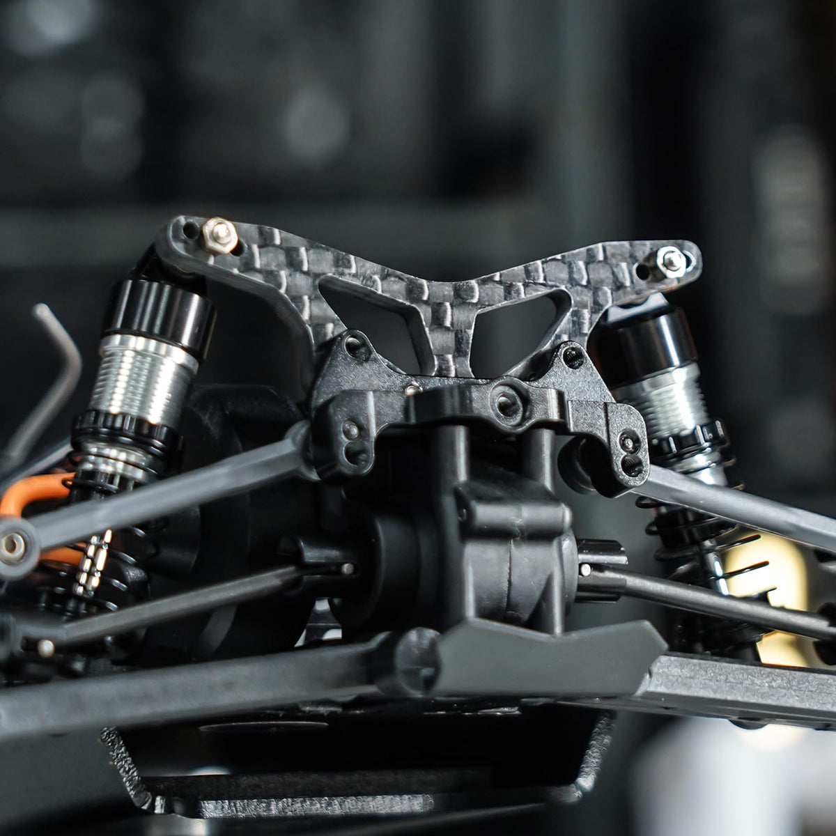 INJORA front and rear spring-set offers two rates for tuning feel.