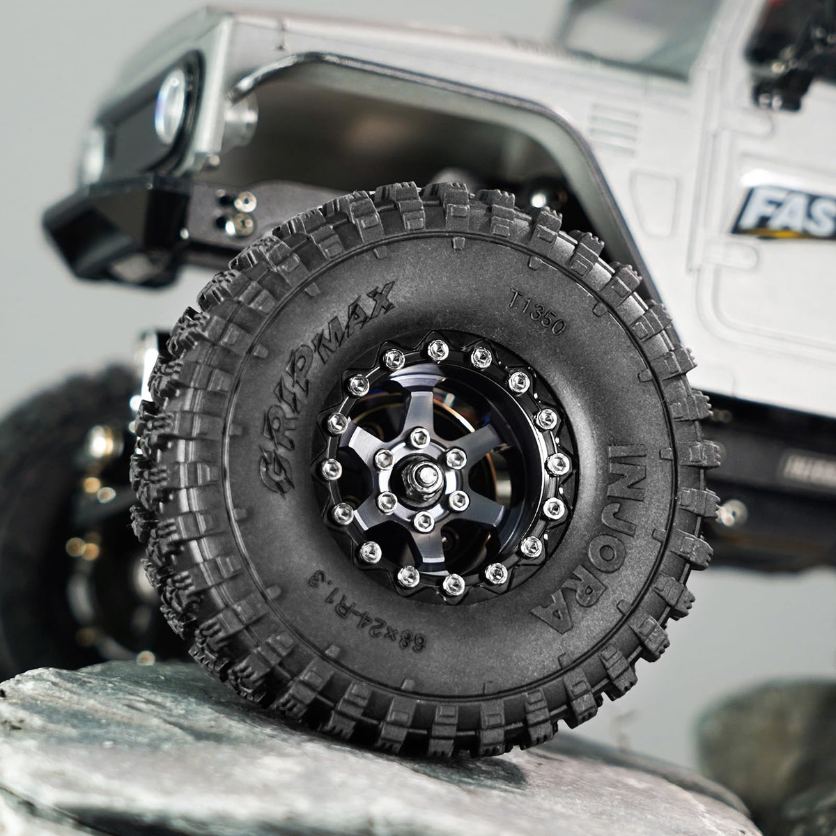 INJORA 23g wheel weight grey improves balance on crawling courses.