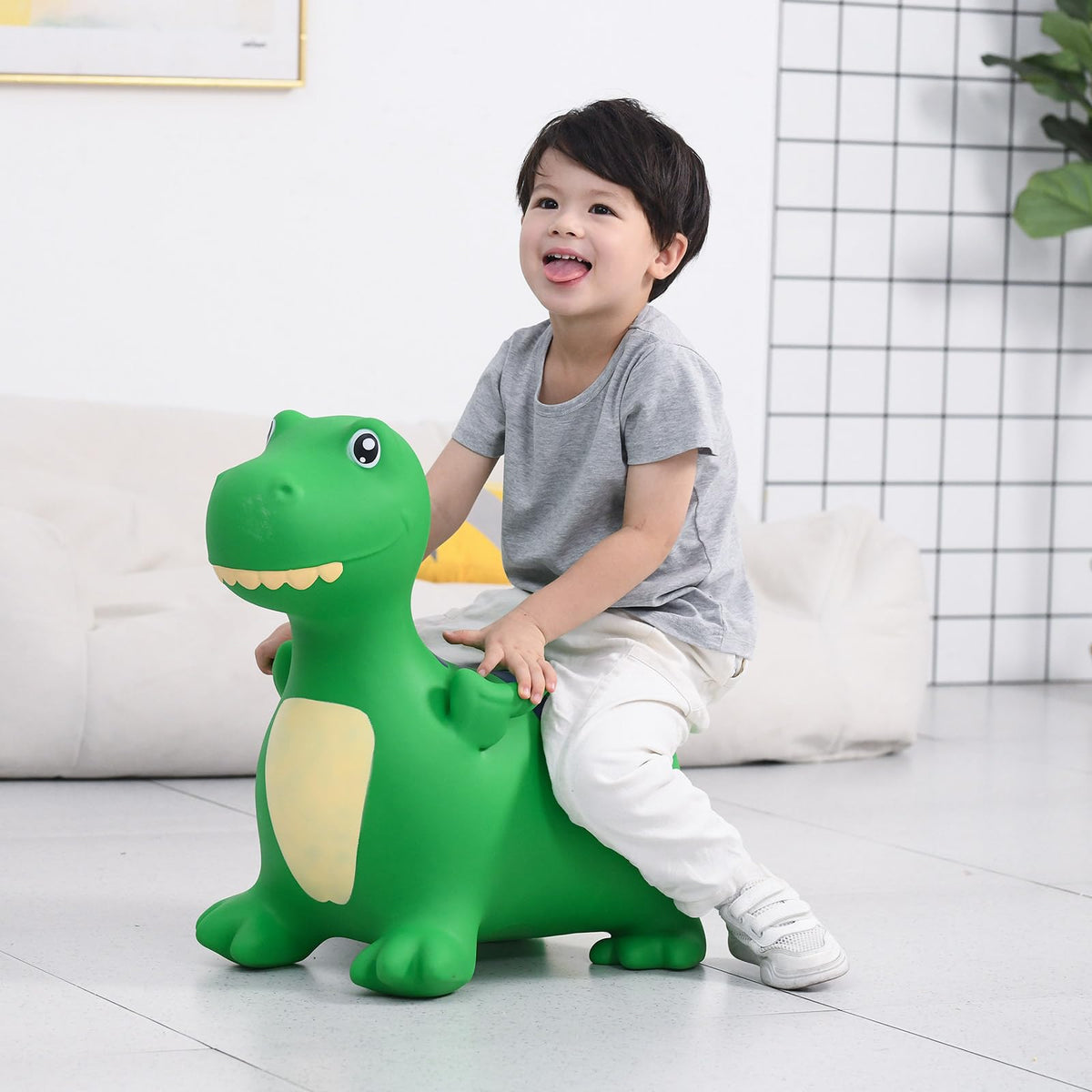 INPANY Gift box packaging signals a ready-to-gift experience for kids.