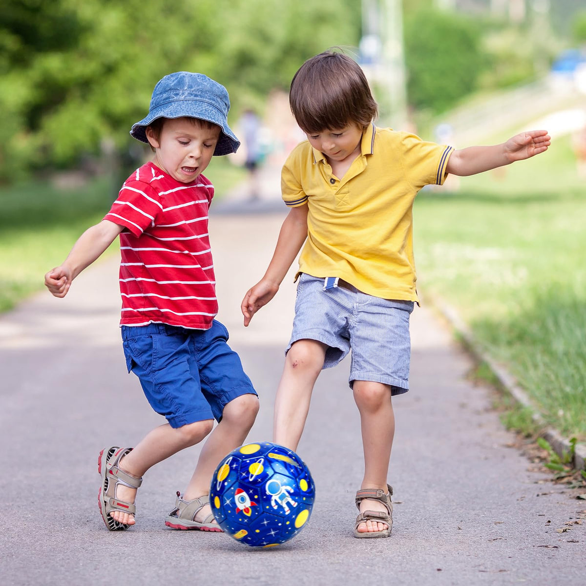 INPODAK Ball deflates and inflates easily for fast setup on field trips.