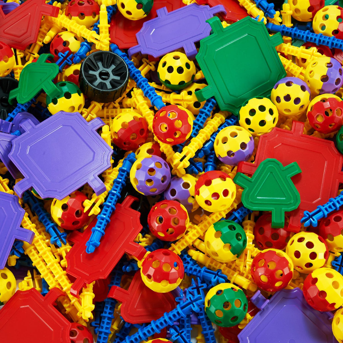 IQ BUILDER family-building session supports bonding while learning engineering concepts.