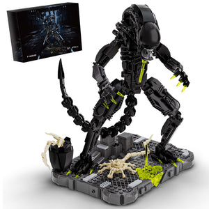 itshwoee Xenomorph base display on a stable stand for dramatic posing
