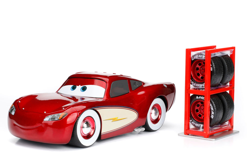Jada Disney Pixar Cars Lightning McQueen 1:24 front view die-cast car for display and play