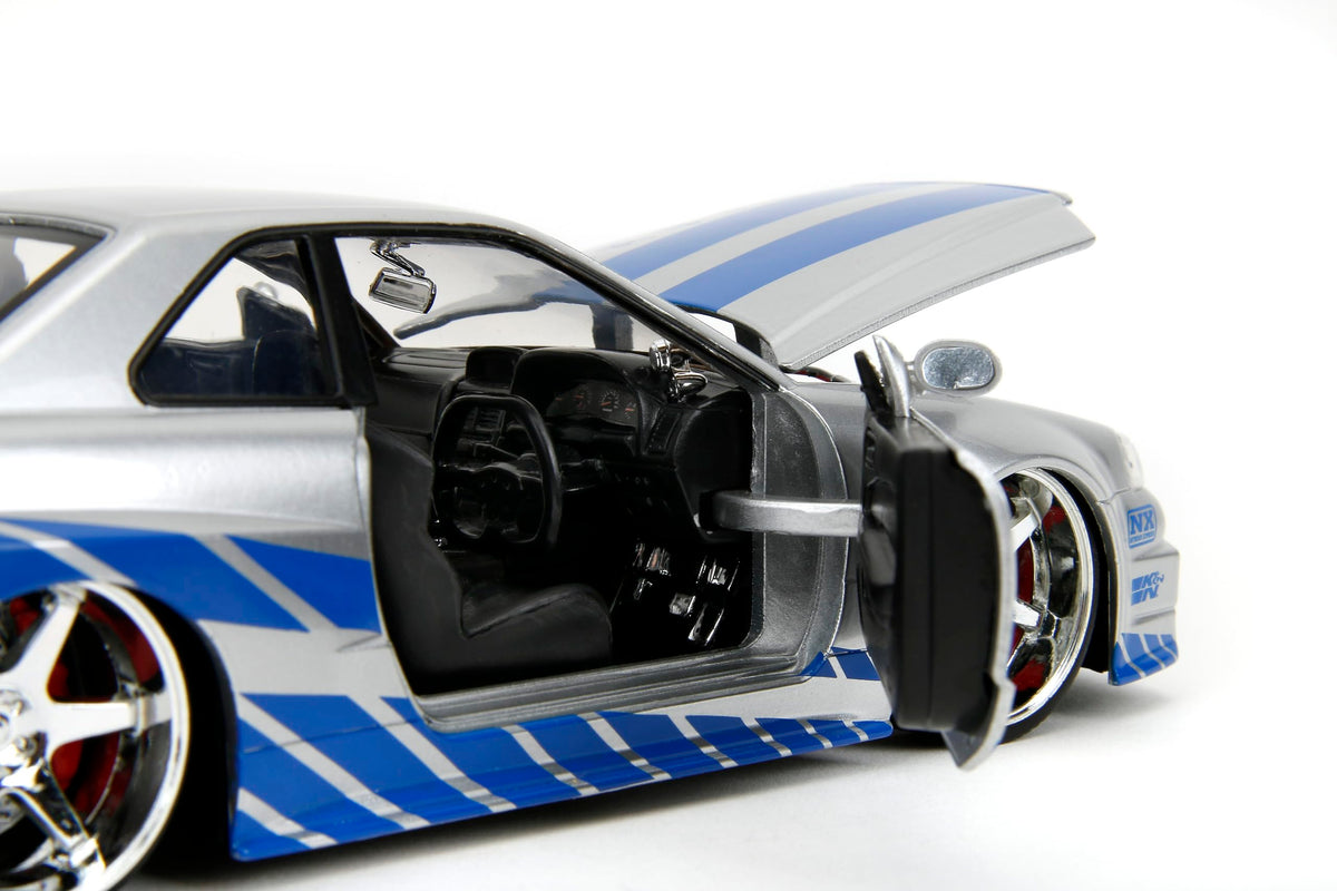 Jada's Nissan Skyline R34 1:24 side view highlights sleek profile and chrome accents.