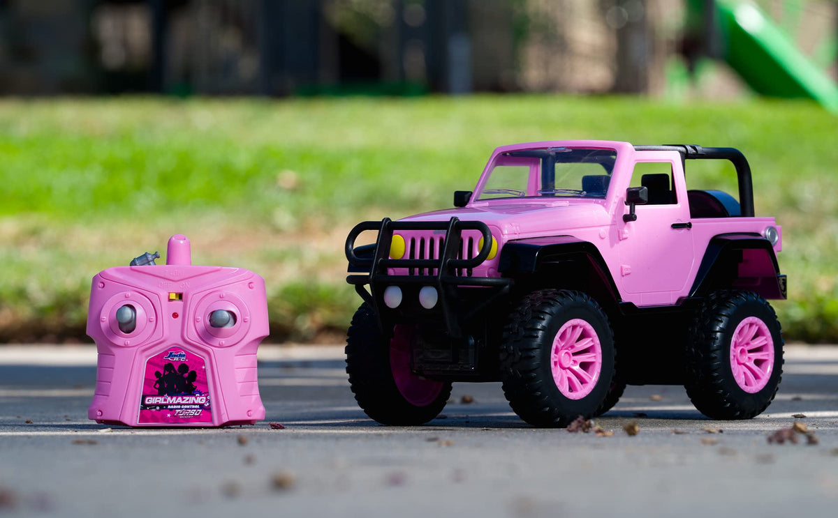 Jada Girlmazing 1:16 Jeep Wrangler RC pink side view showing sporty profile