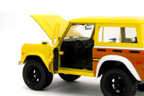 Jada Toys Hollywood Rides 1972 Ford Bronco opening doors for interactive posing.