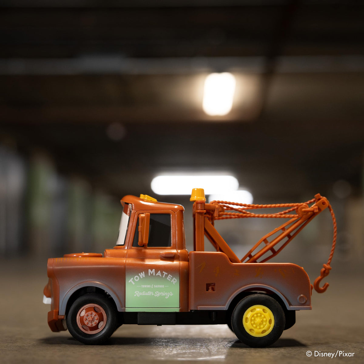 Jada Tow Mater RC uses 2.4GHz for smooth steering and longer range.