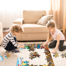 Jadeso hard-hat figure supports early safety-themed storytelling and observation.