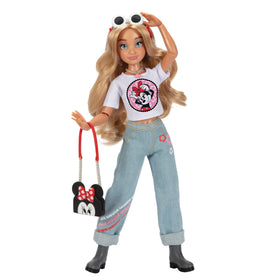 Disney ily 4EVER Minnie poseable body for dynamic posing options