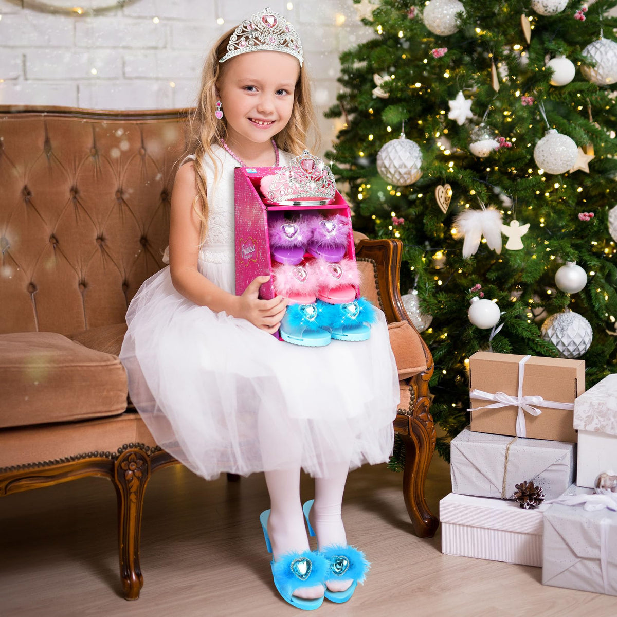Jaolex pink handbag stores small accessories during dress-up sessions
