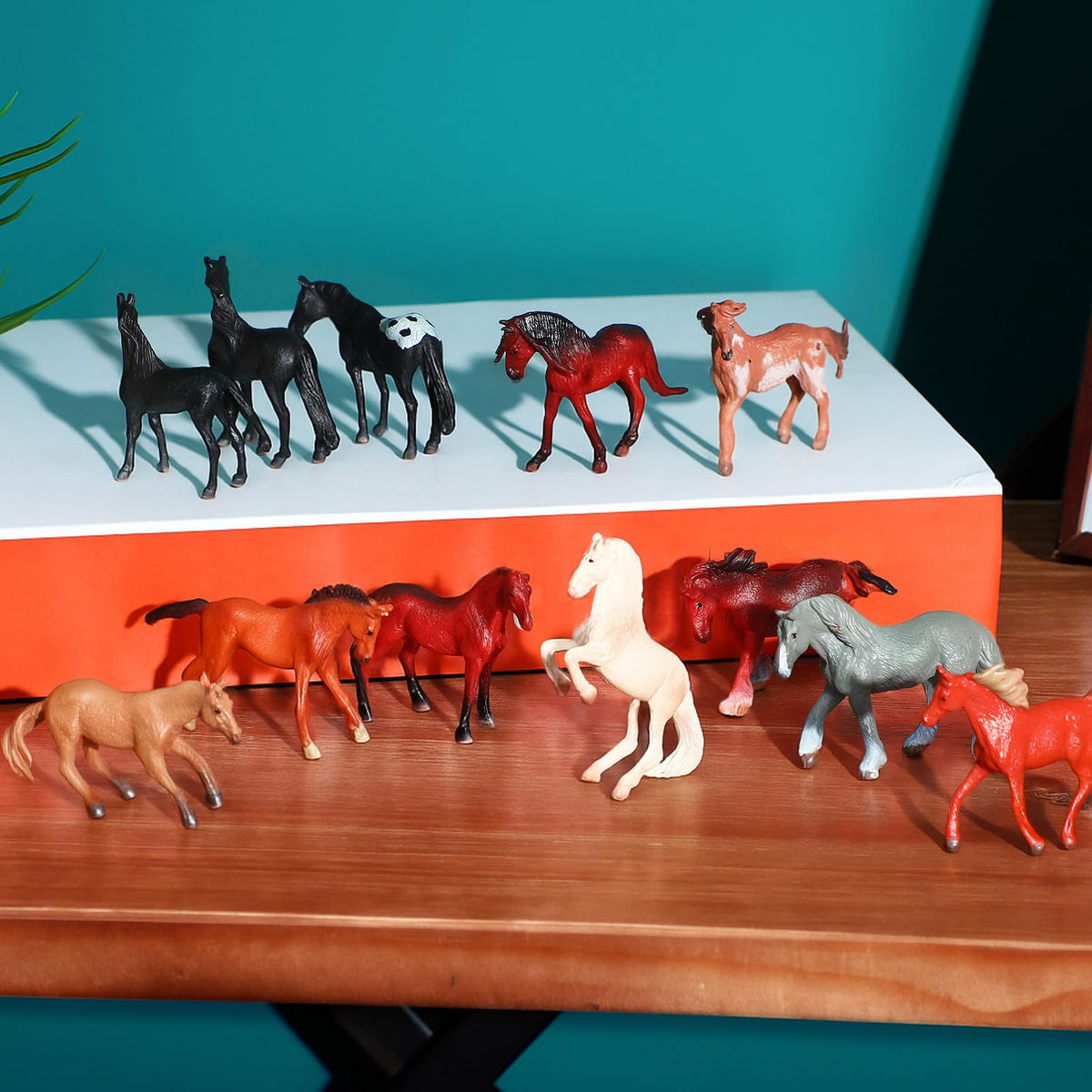 Jerify plastic horses stand independently, allowing creative scene building.