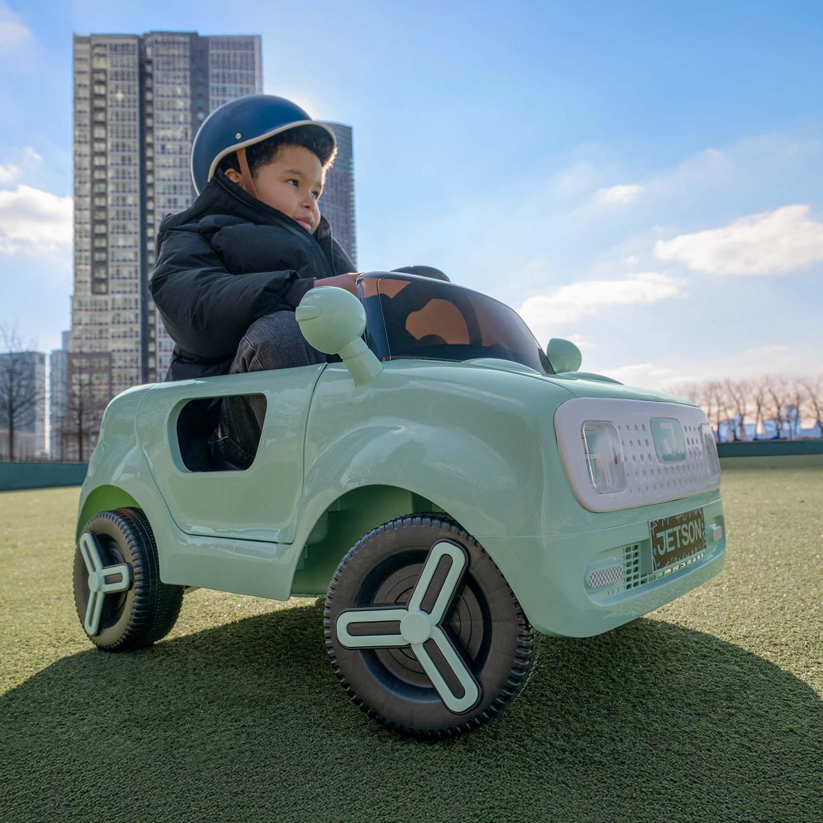 Jetson Mako adjustable seatbelt keeps kids secure during rides.