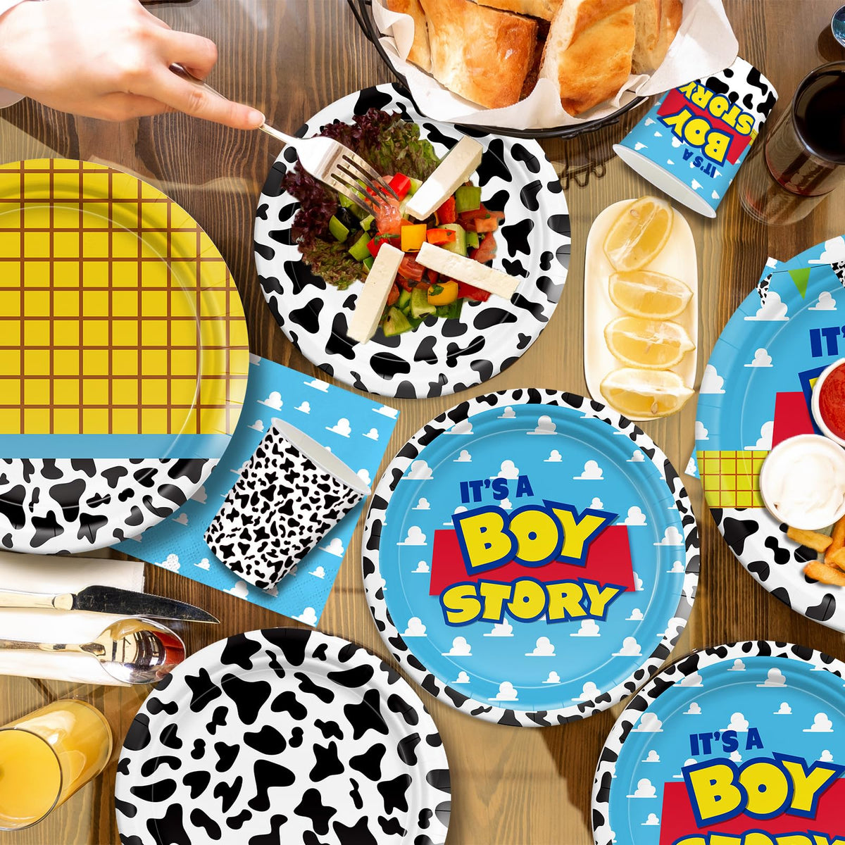 JINHUPANDER disposable tableware in use enables easy hosting