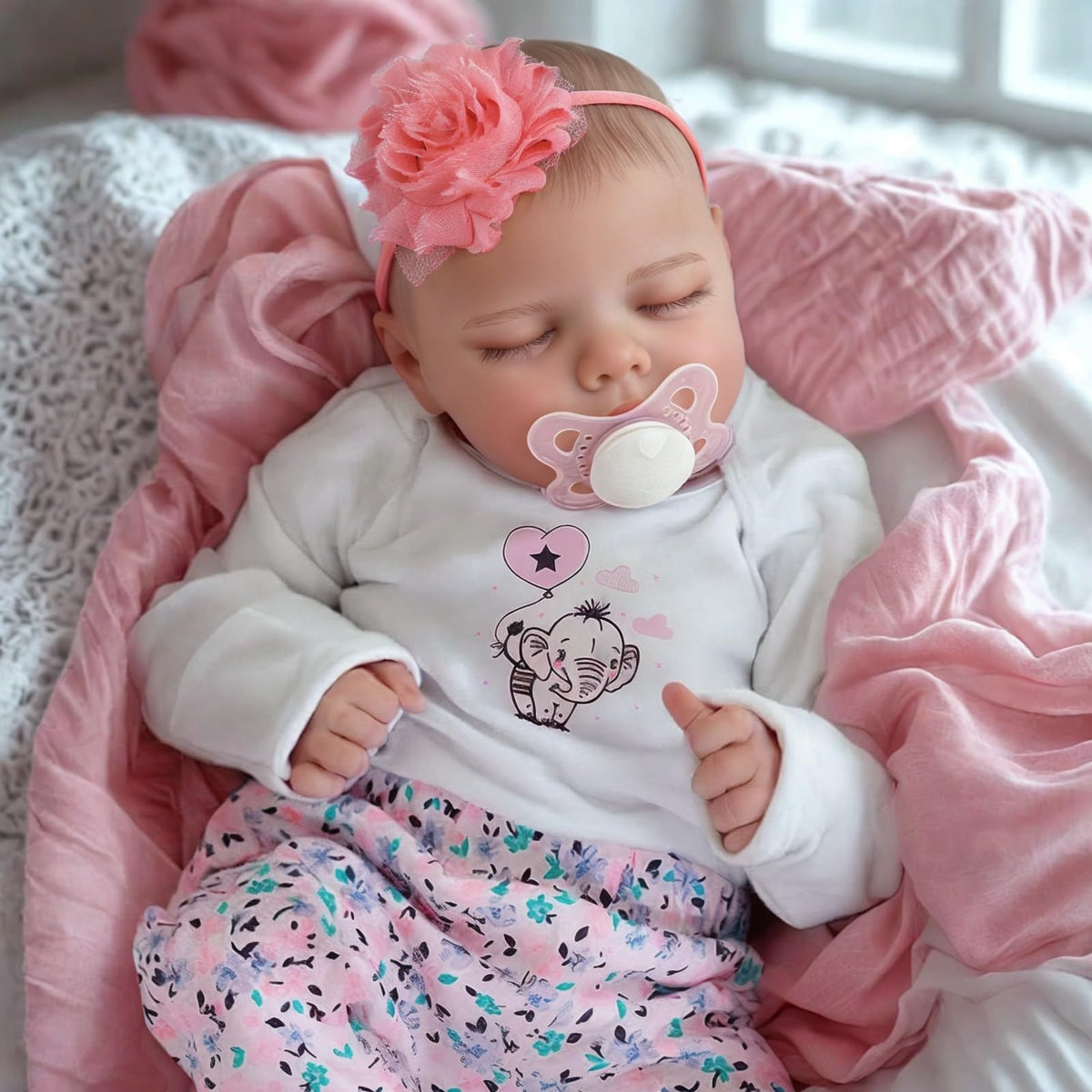 JIZHI doll includes feeding kit to enhance nurturing play