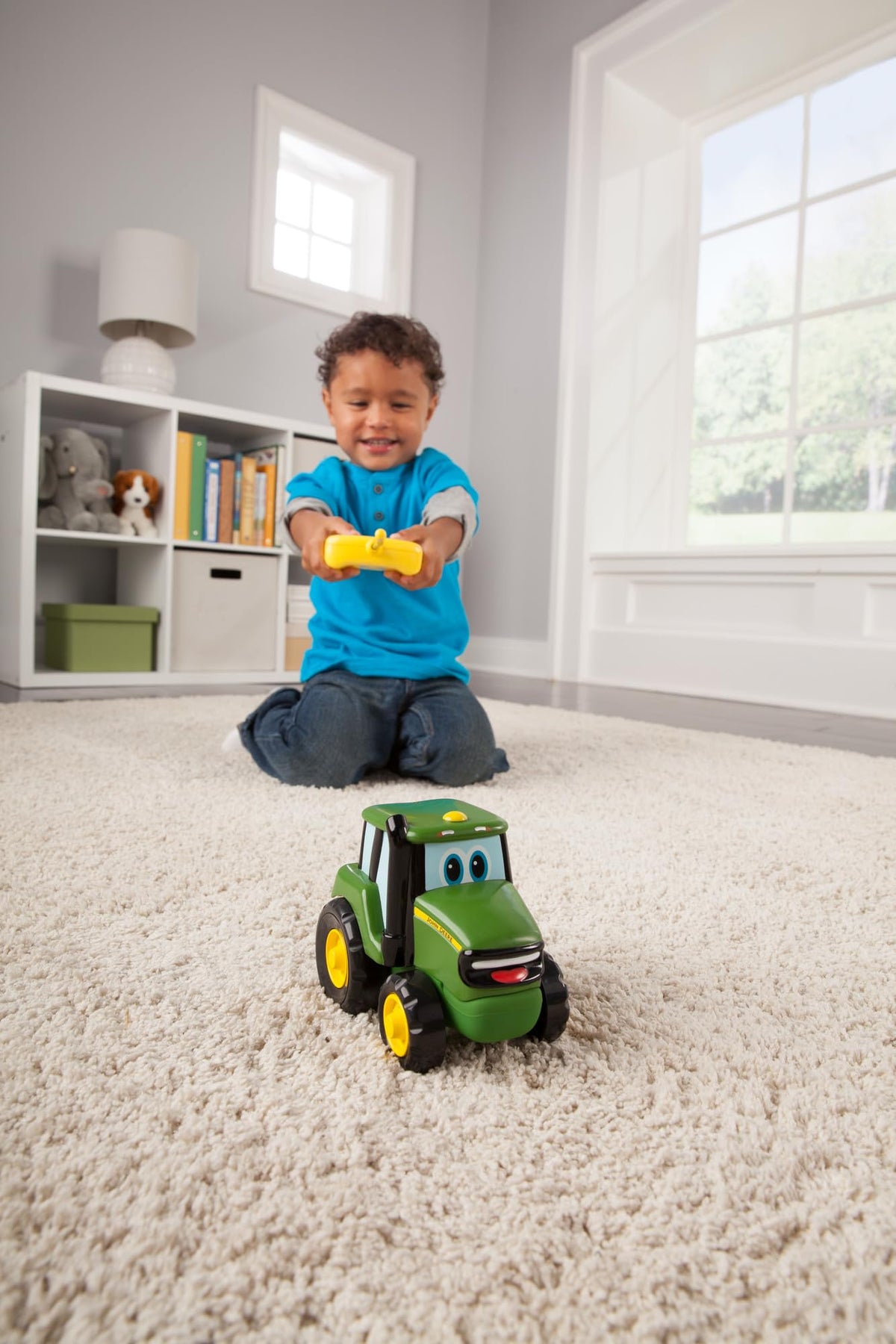 Outdoor-ready John Deere Johnny Tractor RC for backyard adventures.