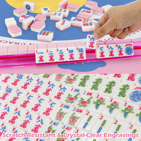 Jolitac money chips provide tactile betting options during play.