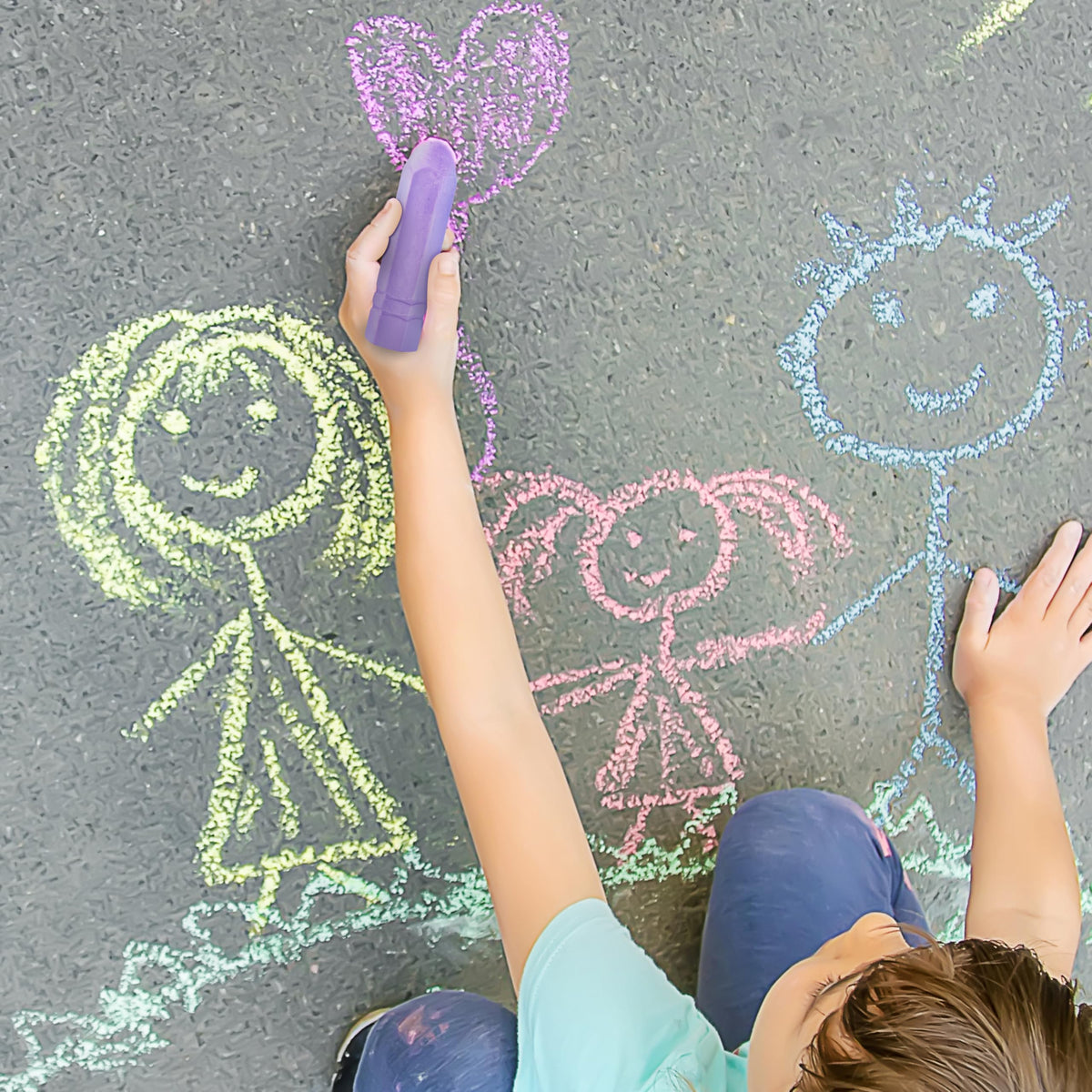 JOYIN chalk set boosts outdoor creativity during summer games and art sessions