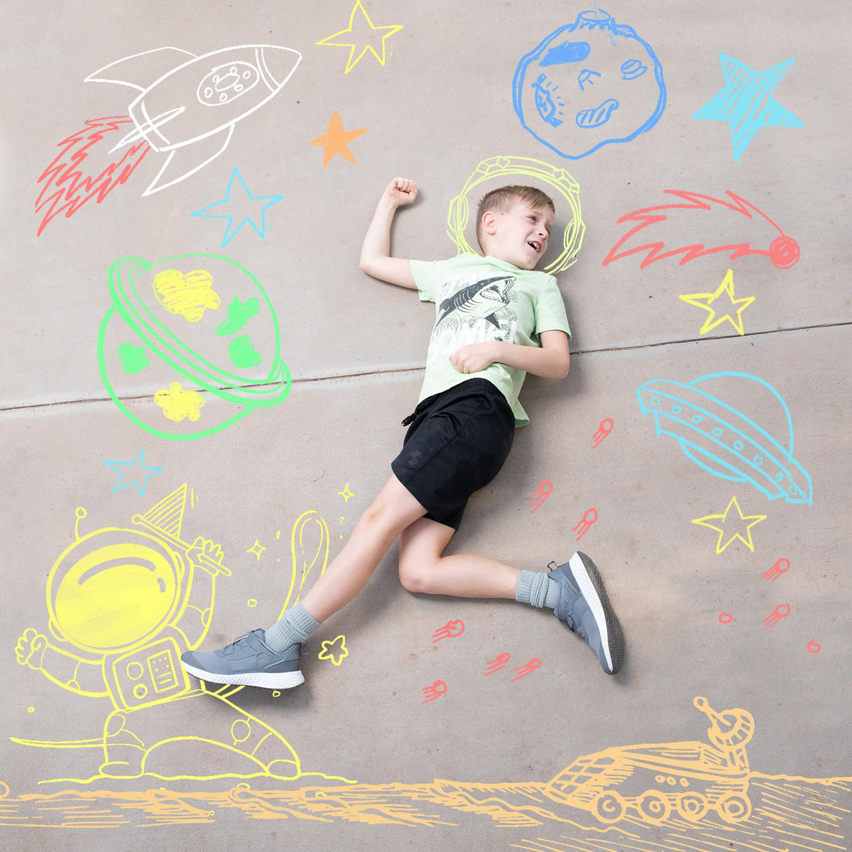 JOYIN wide color range supports imaginative outdoor art projects.