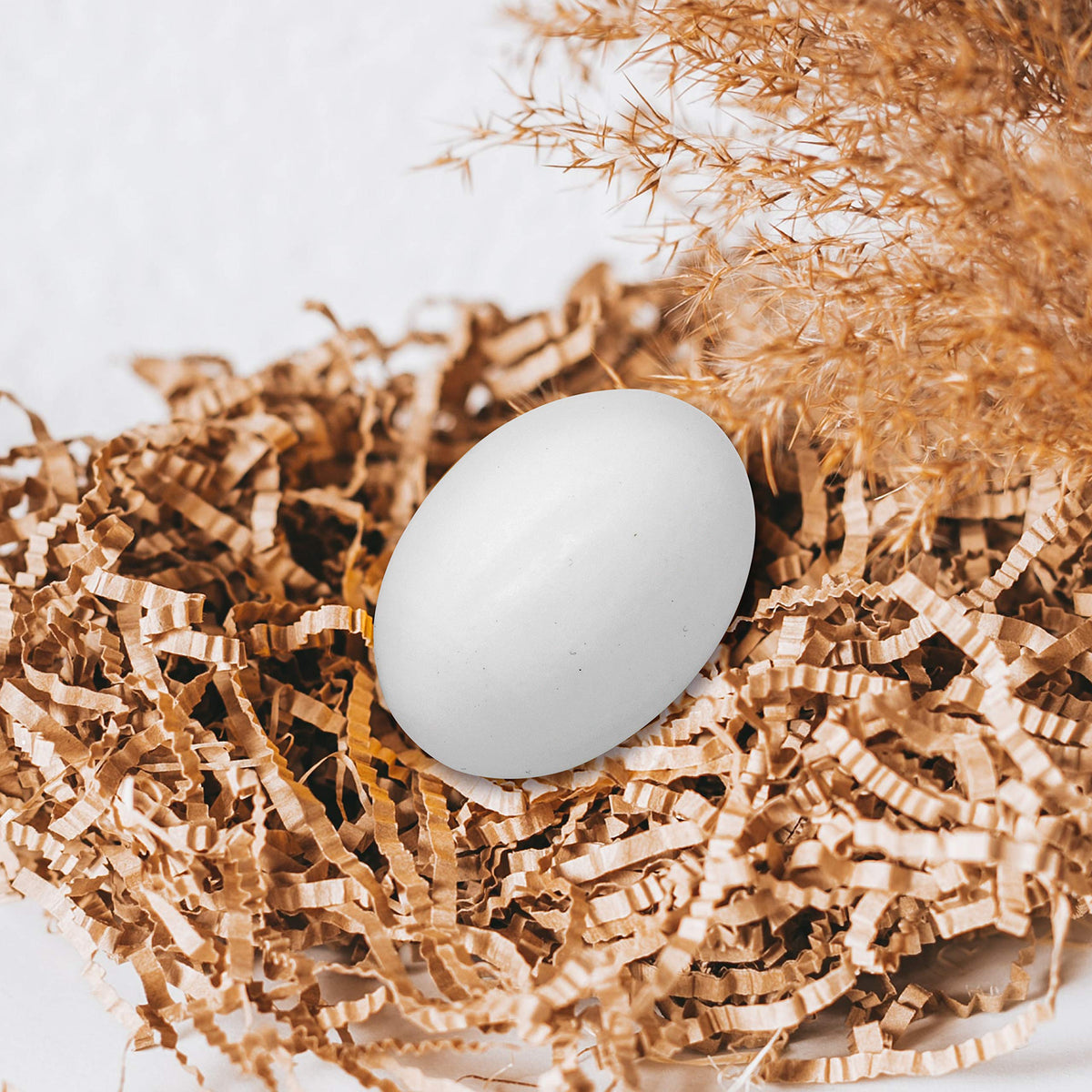 JOYIN paint-ready wooden egg invites easy DIY decoration projects.