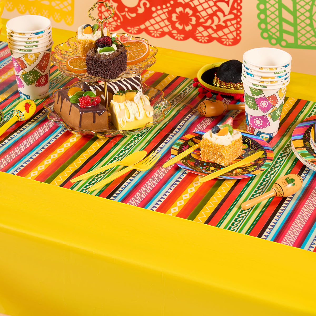 JOYIN wipe-clean tablecloth for quick cleanup after events.