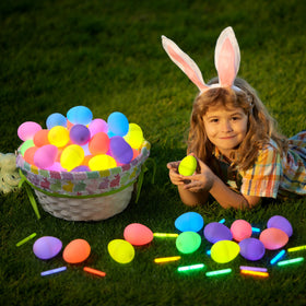 JOYIN glow sticks 288 pcs illuminate night-time egg hunts safely.