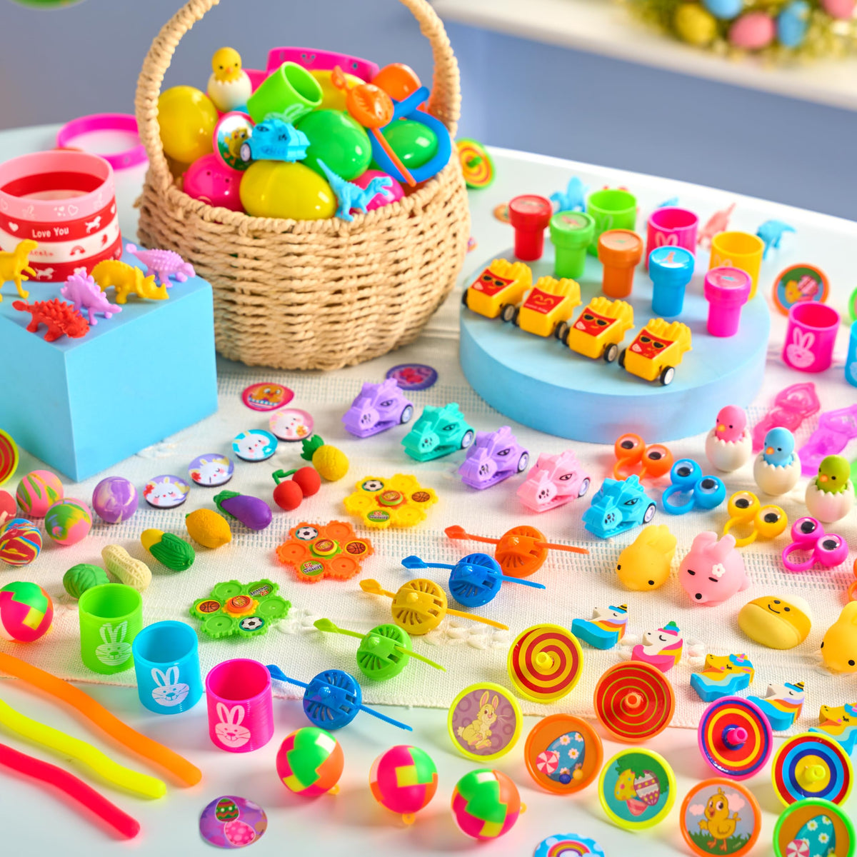 JOYIN eggs feature a dinosaur toy inside for imaginative play