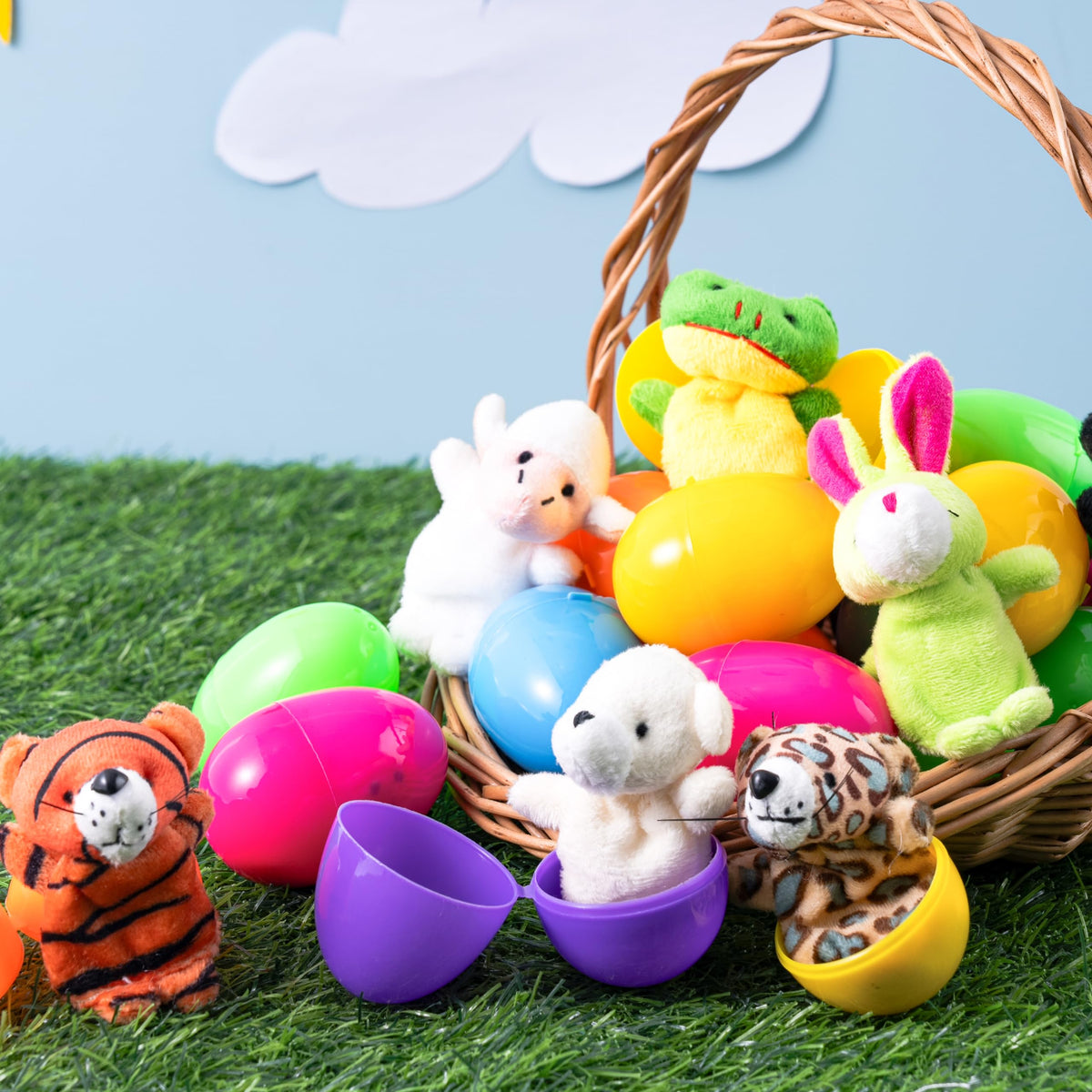 JOYIN 3.67-inch eggs keep contents contained and organized for gifting.
