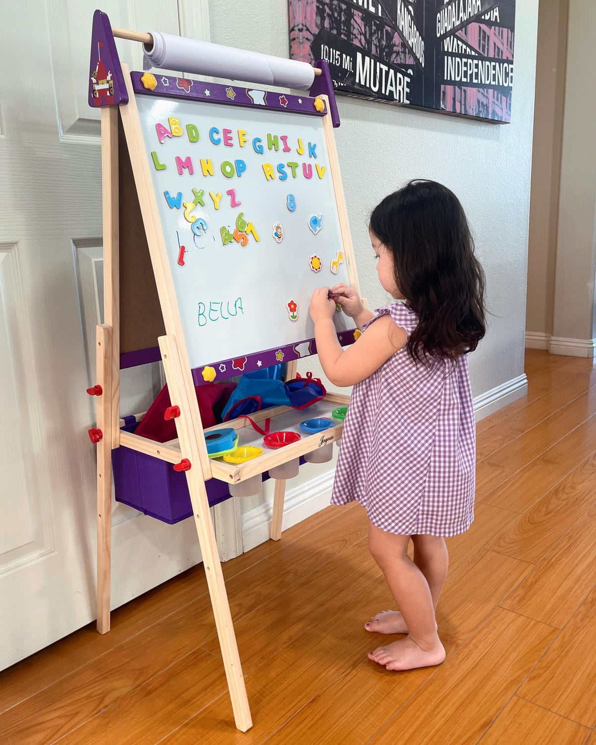 Joyooss easel supports indoor and outdoor creative play.