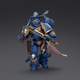 JOYTOY Ultramarines Captain jump pack with accessories for varied setups.