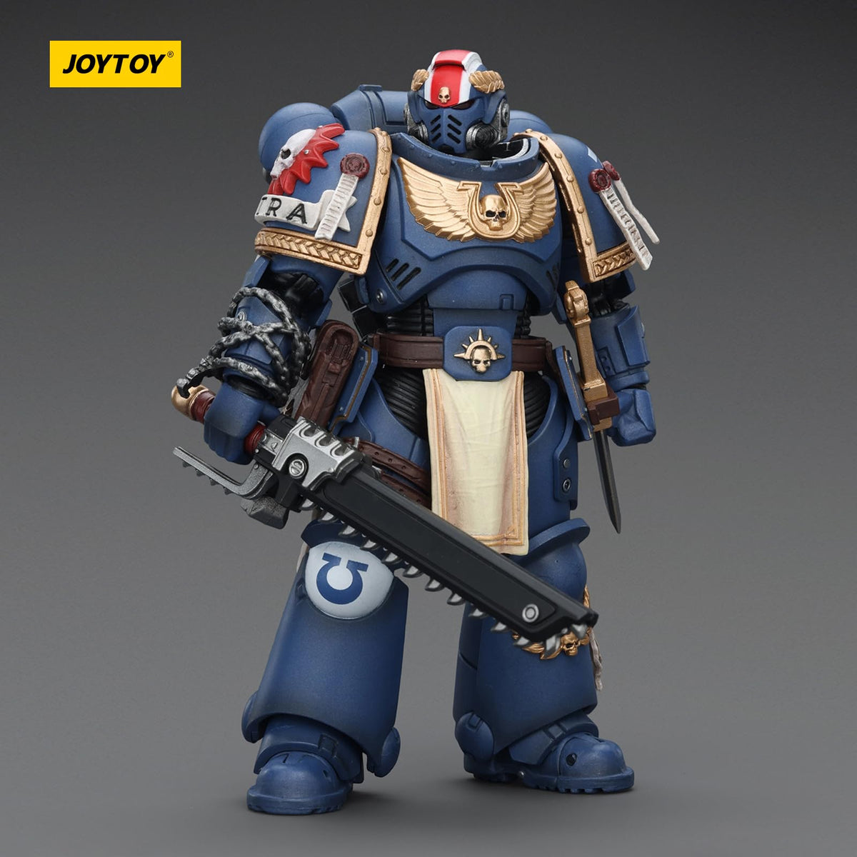 JOYTOY Ultramarines Titus with laurels and weapons for shelf display.