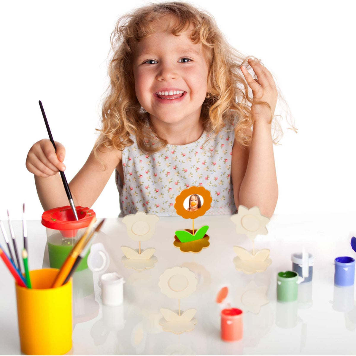 Juexica children crafting activity frames in use for group projects