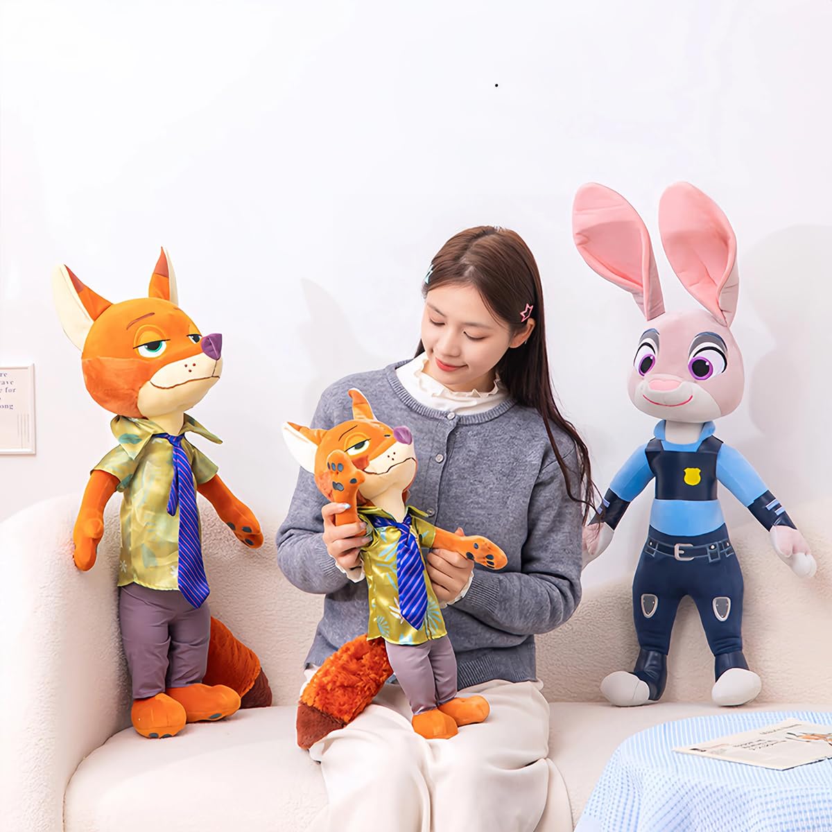 JuGuo plush toys add bedroom decor appeal.