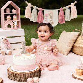 JUIIZAY girl birthday decor set boosts party aesthetics.