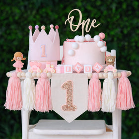 JUIIZAY pink high-chair banner enhances first birthday photos