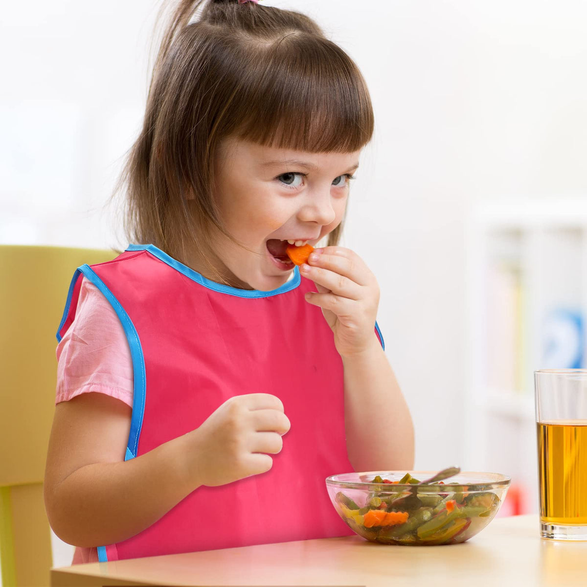 Juinipe 12-piece pack provides enough aprons for classrooms and families.
