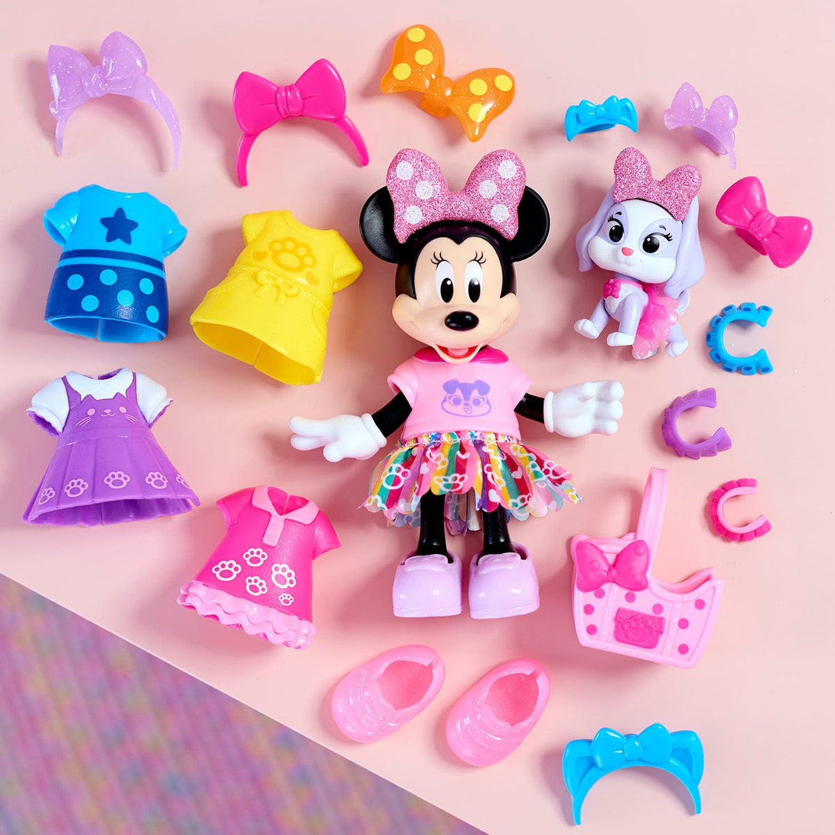 Assorted bows, headbands, and shoes to customize Minnie and Cream Puff looks.